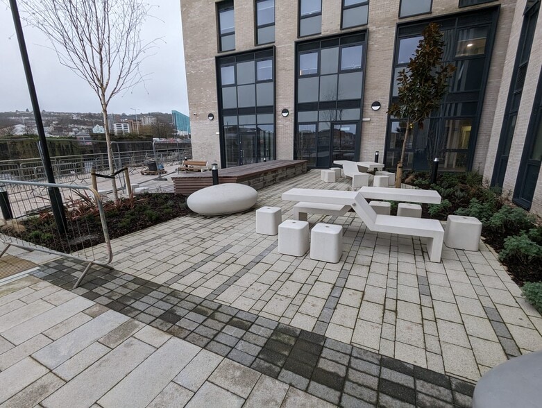 2 Kings Rd, Swansea for lease - Building Photo - Image 3 of 3