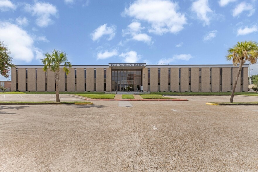 2045 Space Park Dr, Houston, TX for lease - Building Photo - Image 2 of 24