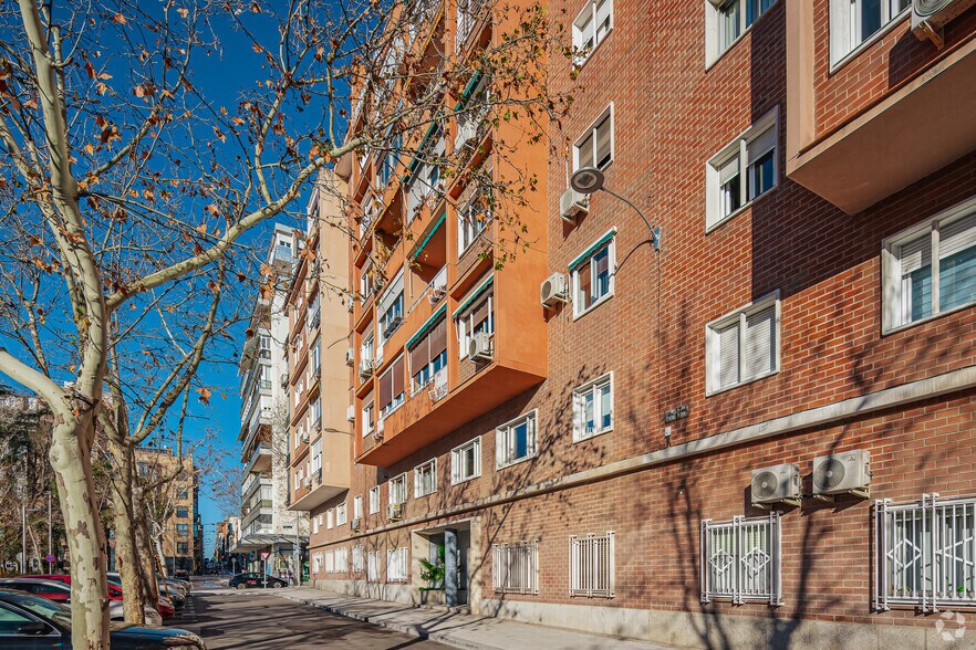 Avenida General Perón, 3, Madrid, Madrid à louer - Photo du bâtiment - Image 2 de 2