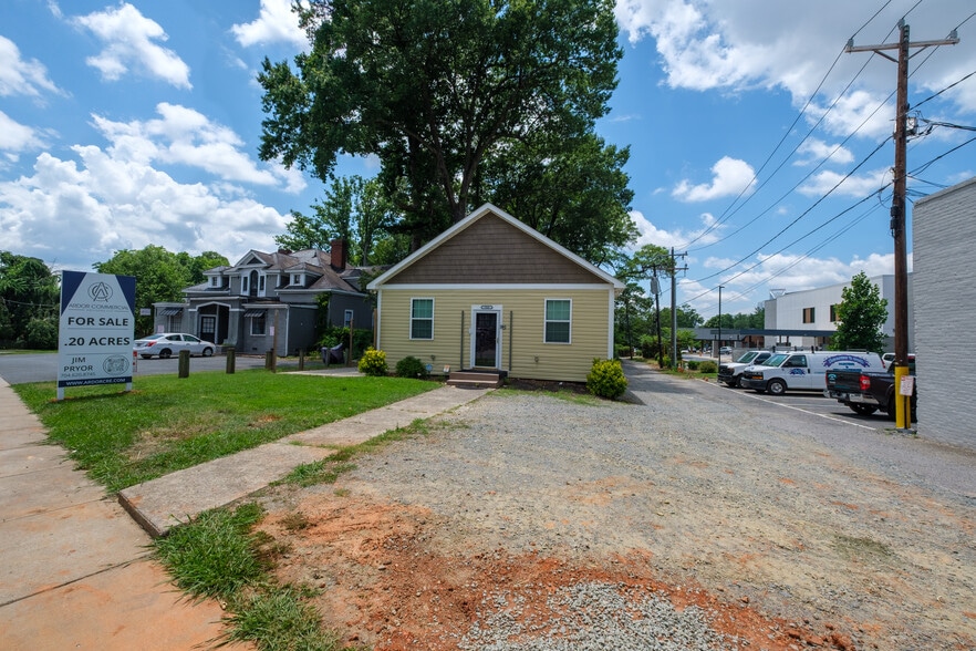 709 Louise Ave, Charlotte, NC à vendre - Photo du bâtiment - Image 2 de 4
