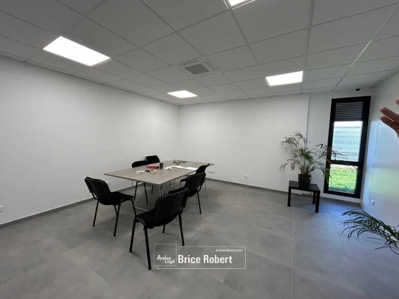 Local d'activités dans Meyzieu à vendre - Photo intérieure - Image 2 de 13