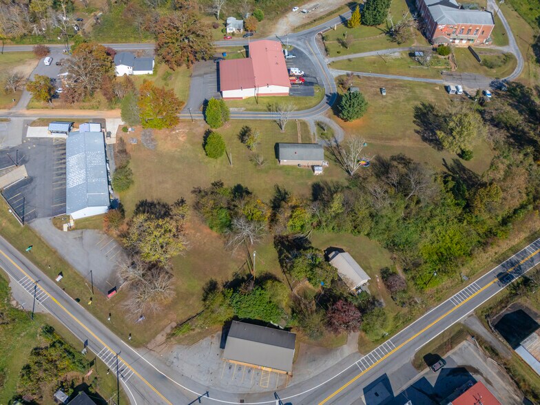 Intersection of NC 9 & 108 hwy, Mill Spring, NC à vendre - Photo du bâtiment - Image 2 de 38