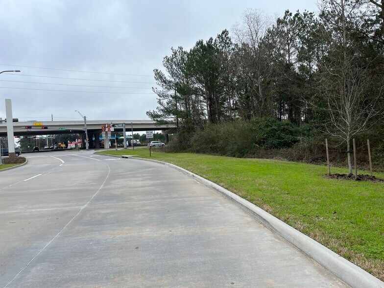 A total of 1.8 acre corner ST Highway 24 portefeuille de 2 propriétés à vendre sur LoopNet.ca - Photo du bâtiment - Image 2 de 9