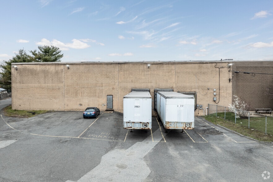 245-275 Secaucus Rd, Secaucus, NJ à louer - Photo du bâtiment - Image 3 de 7