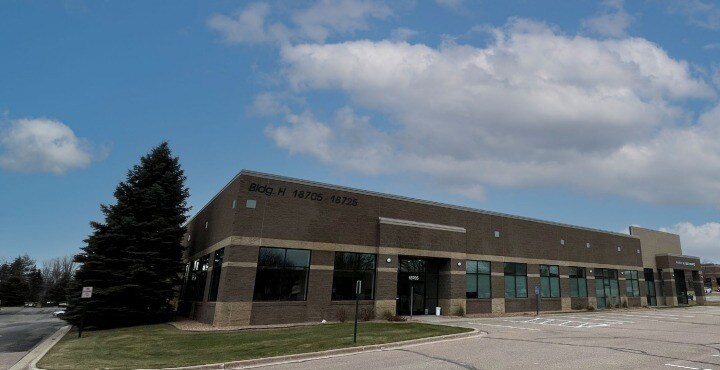 18701-18741 Lake Dr, Chanhassen, MN for lease - Building Photo - Image 2 of 5