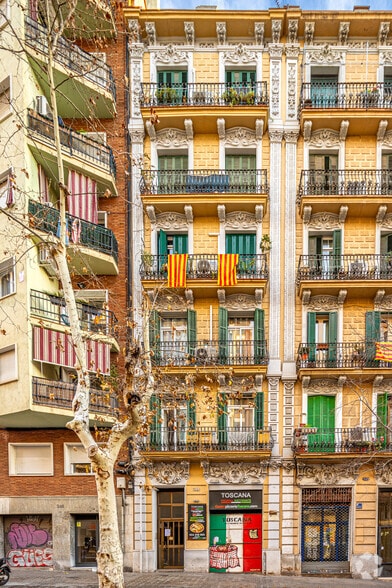 Retail in Barcelona, Barcelona for lease - Primary Photo - Image 1 of 1