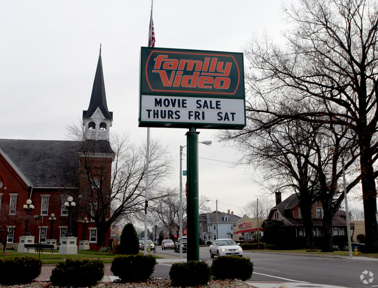 240 Main St, Greenville, PA for lease - Building Photo - Image 3 of 3