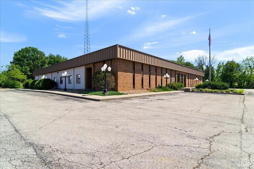 903 Morton st, Oakland City, IN à vendre - Photo du bâtiment - Image 2 de 18