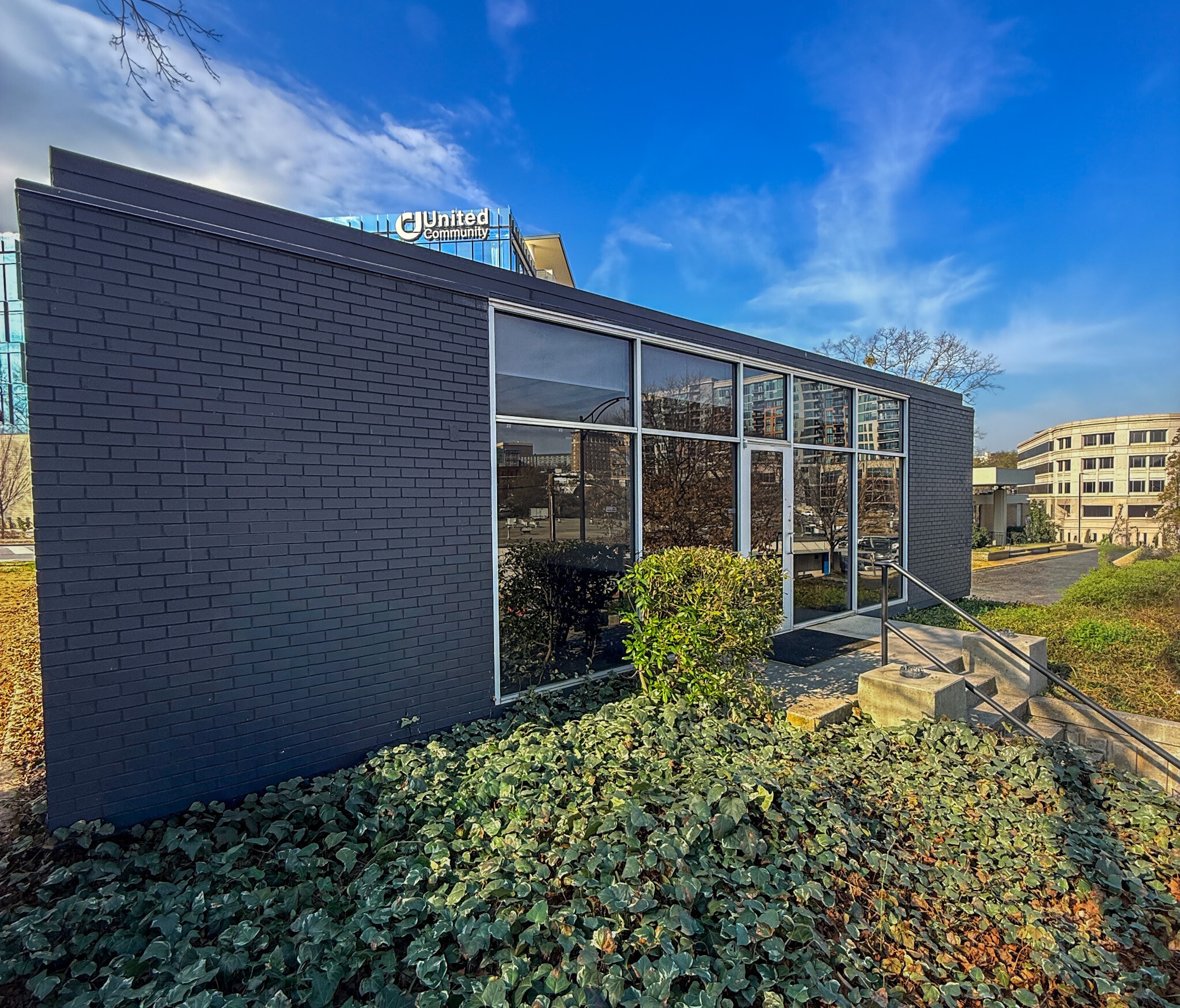 201 E Camperdown Way, Greenville, SC for lease Primary Photo- Image 1 of 7