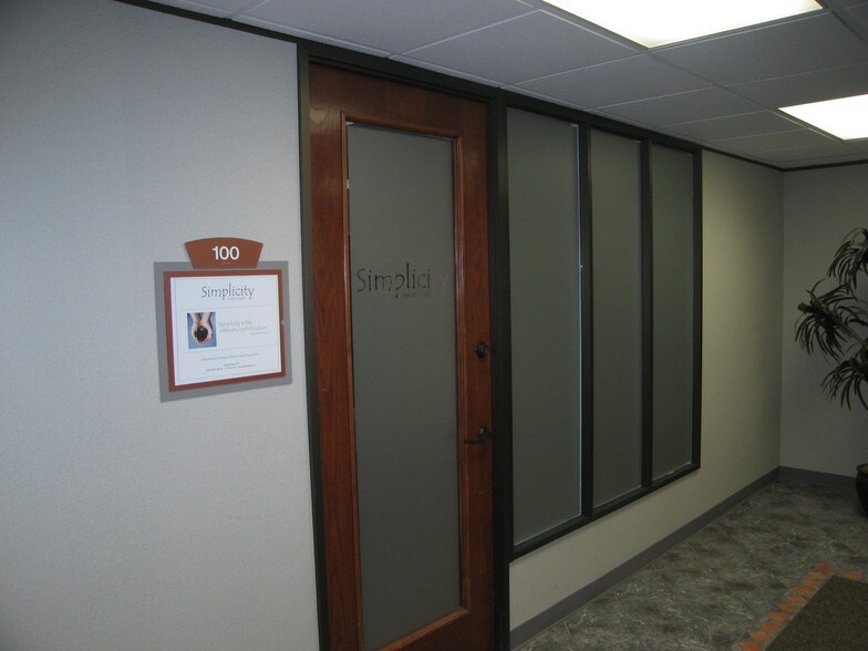 8801 N Meridian St, Indianapolis, IN for lease - Primary Photo - Image 1 of 16