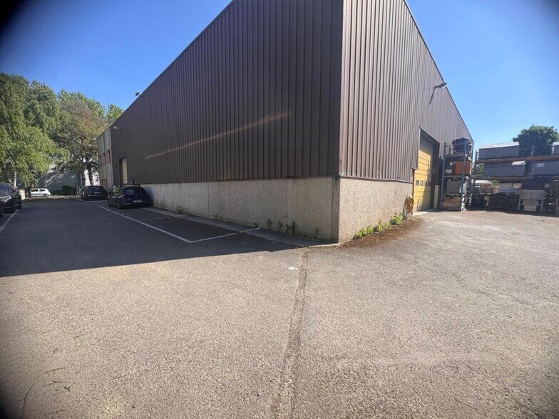 Flex in Achères for sale - Building Photo - Image 3 of 8