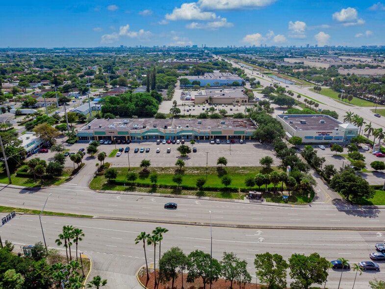 150-192 N Powerline Rd, Pompano Beach, FL à louer - Photo du bâtiment - Image 1 de 6