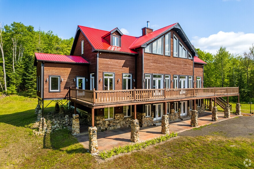 1150 Rang 10E, Saint-calixte, QC for sale - Building Photo - Image 1 of 20