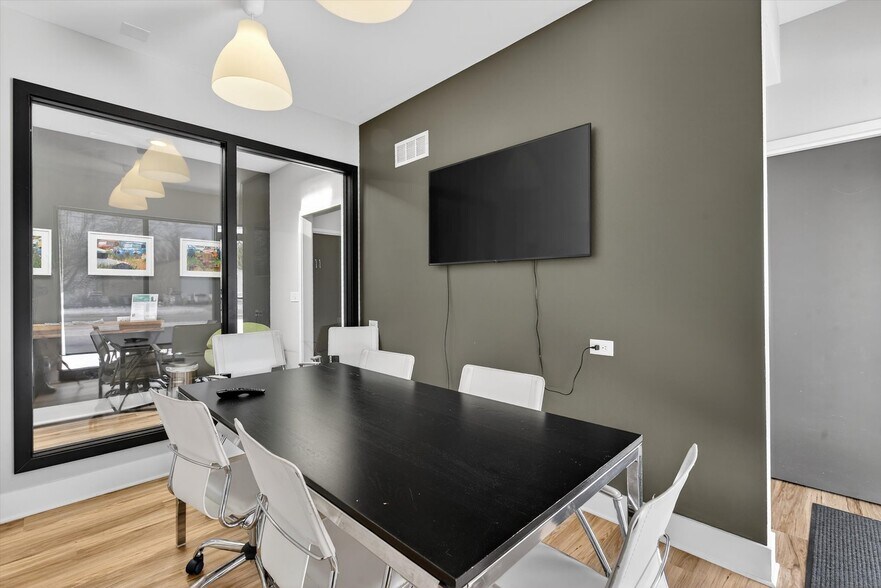 3409 N Holland Sylvania Rd, Toledo, OH à louer - Photo du bâtiment - Image 2 de 19