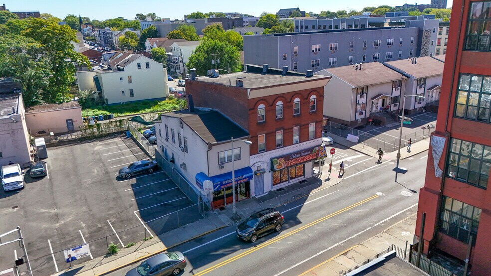 217 Straight St, Paterson, NJ à vendre - Photo du bâtiment - Image 3 de 8