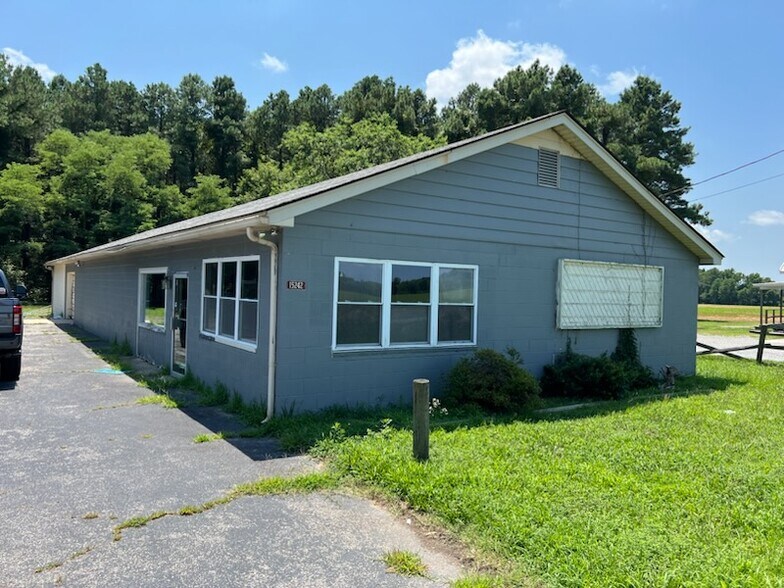 15242 General Puller Hwy, Deltaville, VA à vendre - Photo du bâtiment - Image 3 de 20