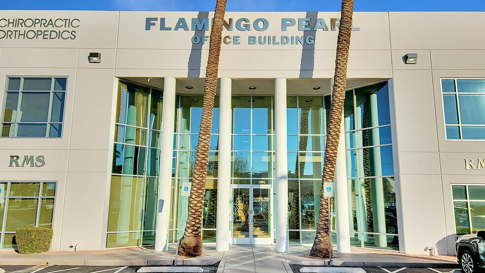 3585 E Flamingo Rd, Las Vegas, NV à louer - Photo du bâtiment - Image 2 de 10