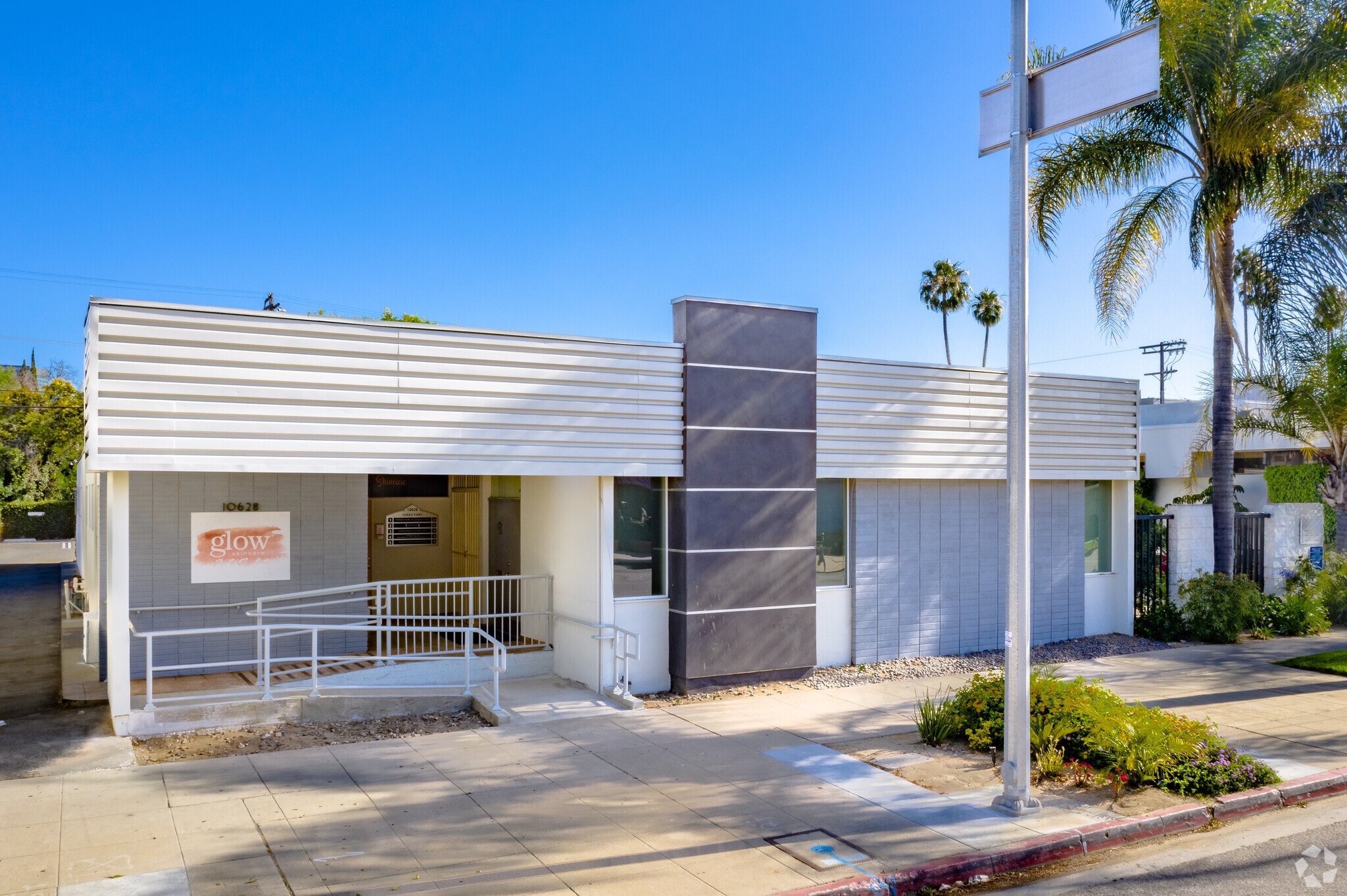 10628 Riverside Dr, Toluca Lake, CA for lease Primary Photo- Image 1 of 4