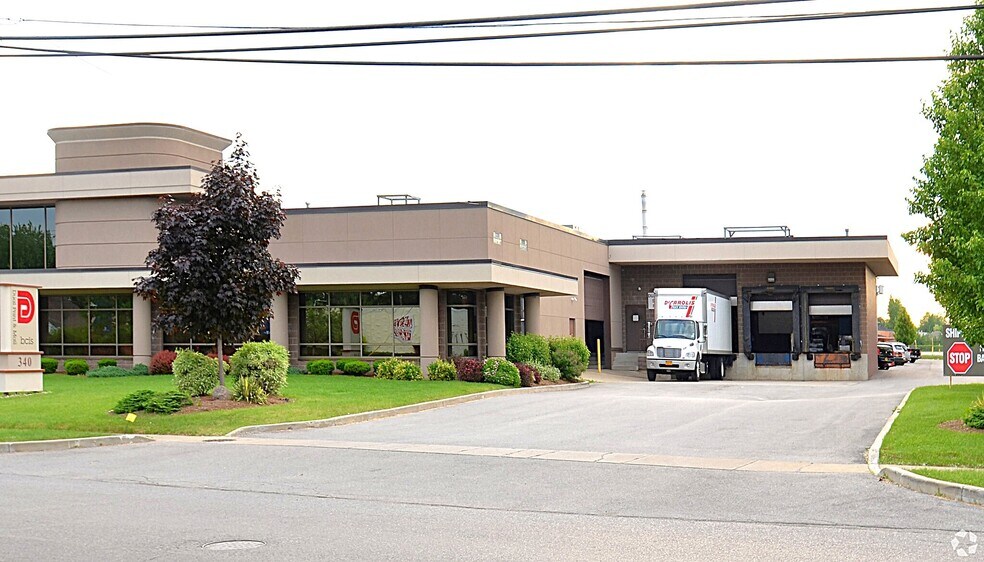 340 Nagel Dr, Cheektowaga, NY à vendre - Photo du bâtiment - Image 2 de 19