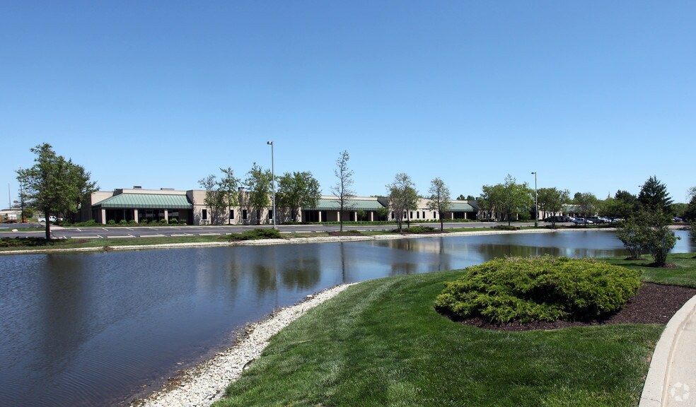 6026 Lakeside Blvd, Indianapolis, IN à louer - Photo du bâtiment - Image 3 de 8