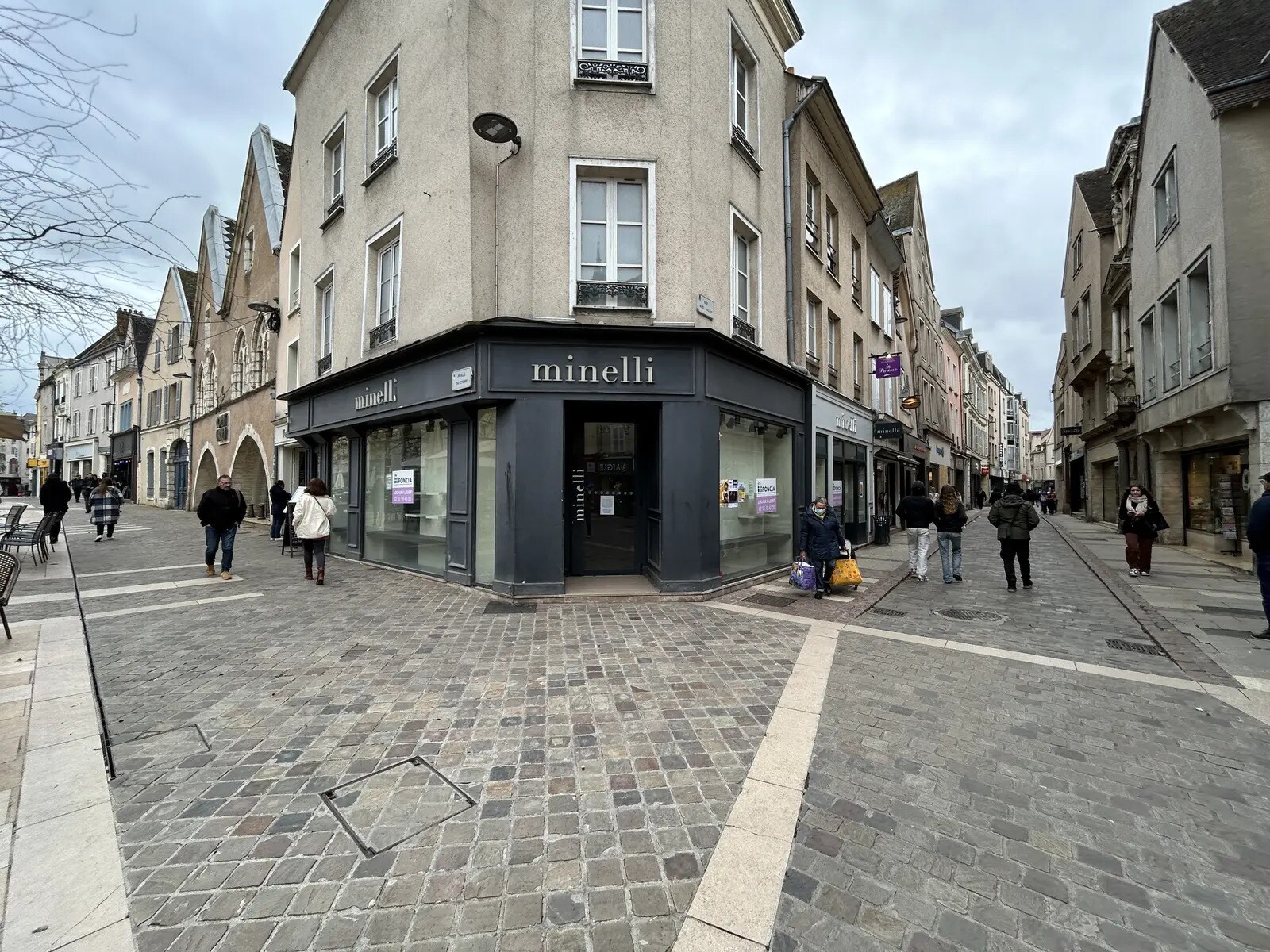 Commerce de détail dans Chartres à louer Photo du bâtiment- Image 1 de 9