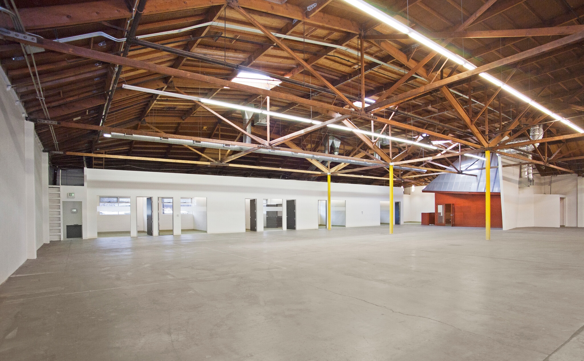 5922 W Bowcroft St, Los Angeles, CA for lease Interior Photo- Image 1 of 7