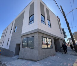 327 E Wilson St, Madison, WI à louer Photo du bâtiment- Image 1 de 5