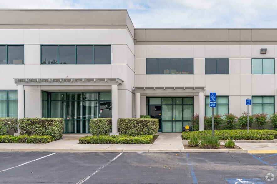 3100 E Cedar St, Ontario, CA à louer - Photo du bâtiment - Image 2 de 5