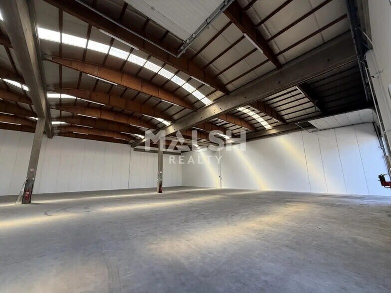 Office in Saint-Priest for lease - Building Photo - Image 3 of 19