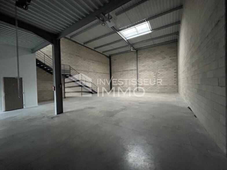 Flex in Aulnay Sous Bois for lease - Interior Photo - Image 2 of 8