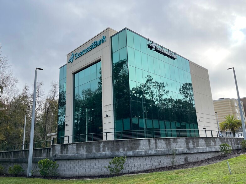 3833 SW 37th Blvd, Gainesville, FL à louer - Photo du bâtiment - Image 2 de 4