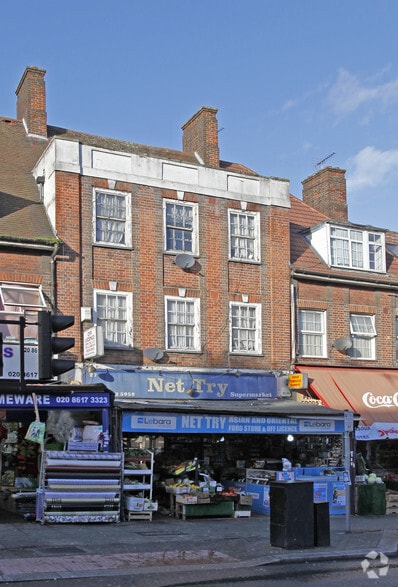 27 Watling Ave, Harrow for sale - Primary Photo - Image 1 of 2