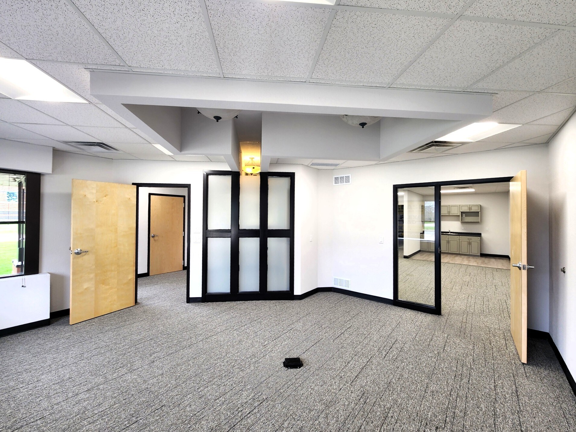1020 James Dr, Hartland, WI for lease Interior Photo- Image 1 of 6