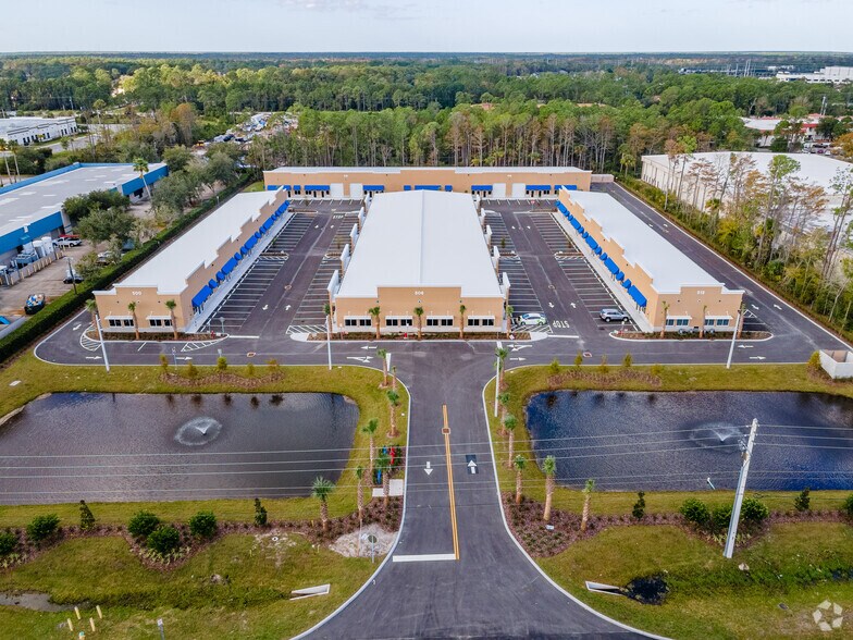 500 Fentress Blvd, Daytona Beach, FL à louer - Photo du bâtiment - Image 2 de 19