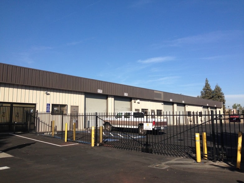 1330 N Hulbert Ave, Fresno, CA for lease - Building Photo - Image 1 of 8