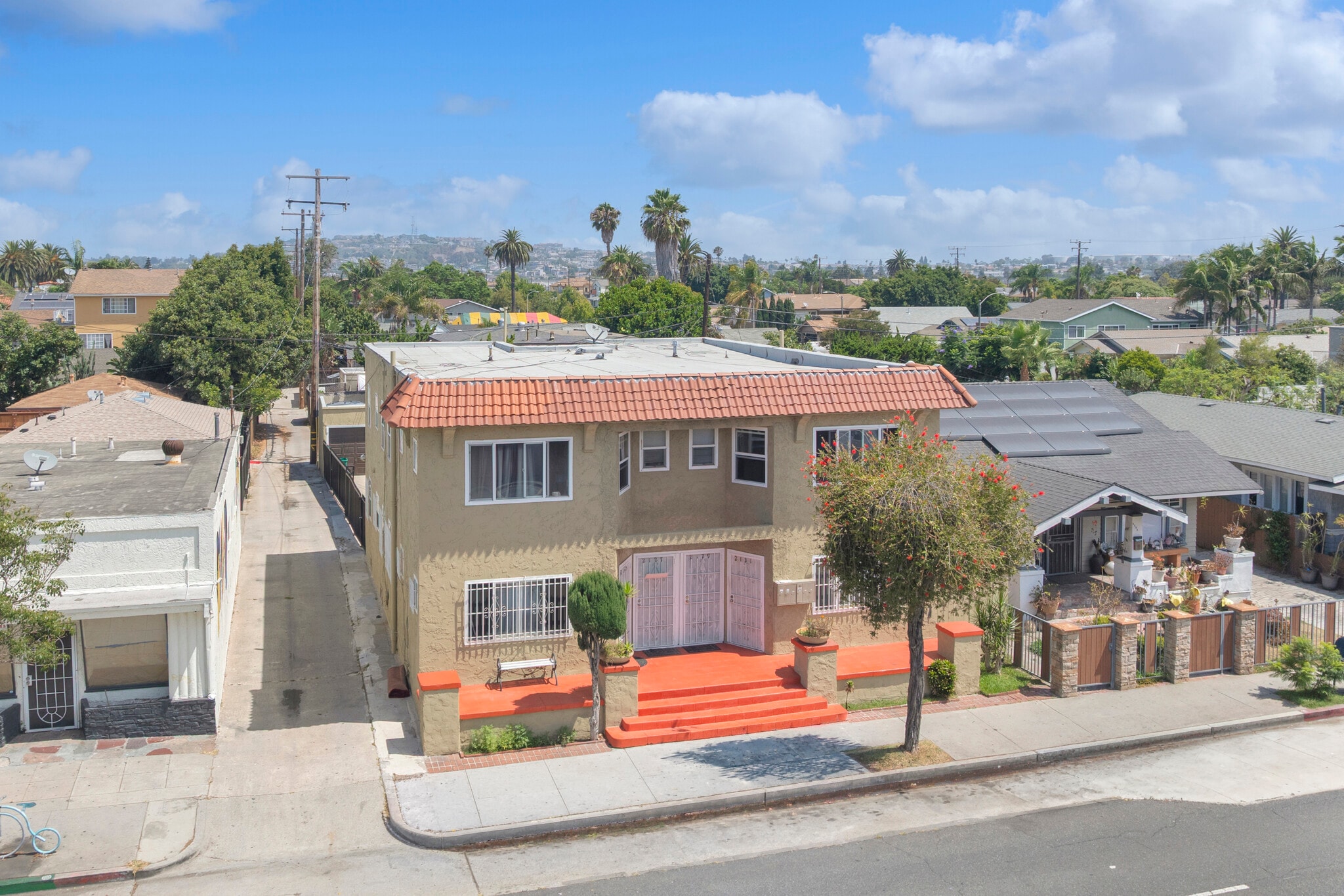 2123-2131 E 7th St, Long Beach, CA à vendre Photo du bâtiment- Image 1 de 8