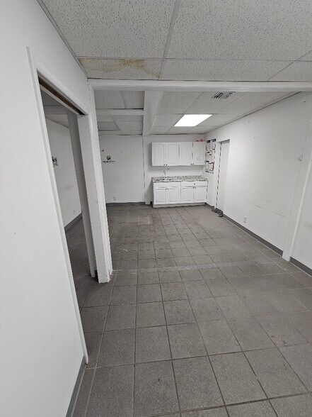 8620 Jamaica Ave, Jamaica, NY à louer - Photo du bâtiment - Image 3 de 12