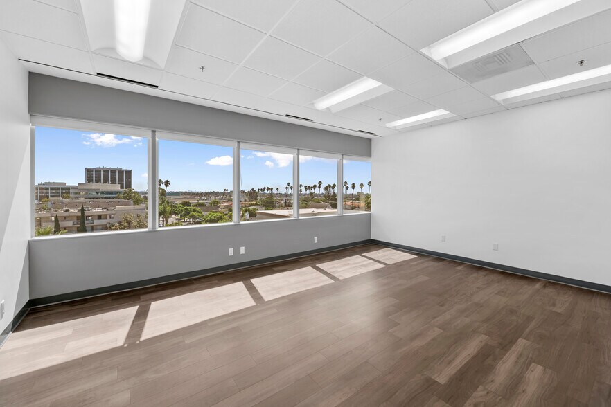 2001 Wilshire Blvd, Santa Monica, CA à louer - Photo du bâtiment - Image 2 de 5