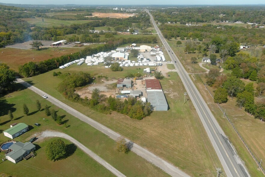 1818 Sparta Pike, Lebanon, TN à vendre - Photo du bâtiment - Image 2 de 2