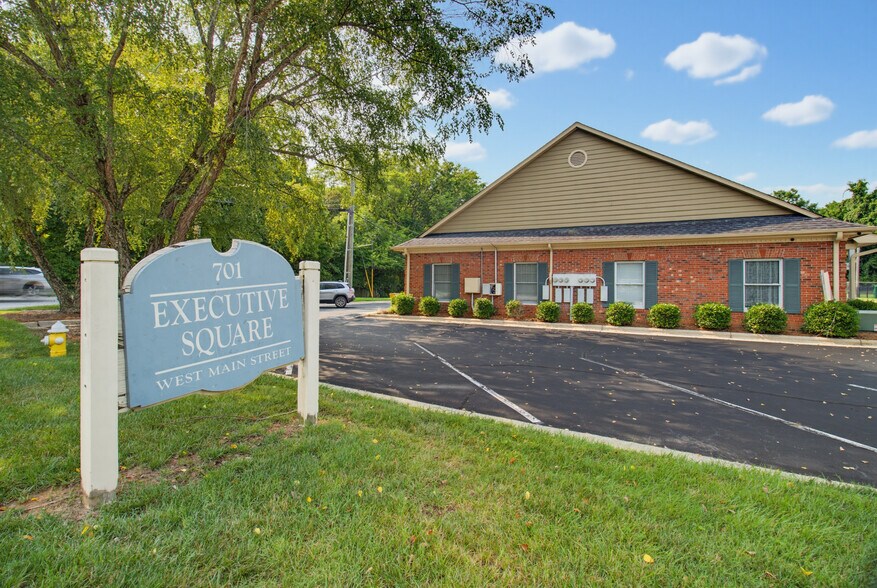 701 W Main St, Jamestown, NC à vendre - Photo du bâtiment - Image 3 de 36