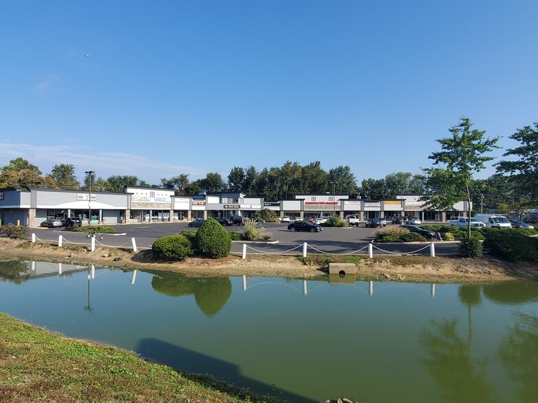 300 E Greentree Rd, Marlton, NJ à louer - Photo du bâtiment - Image 2 de 3