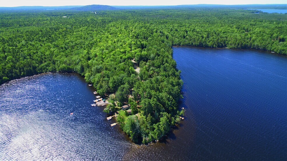239 Long Lake Camp Rd, Princeton, ME à vendre - Photo du bâtiment - Image 3 de 39
