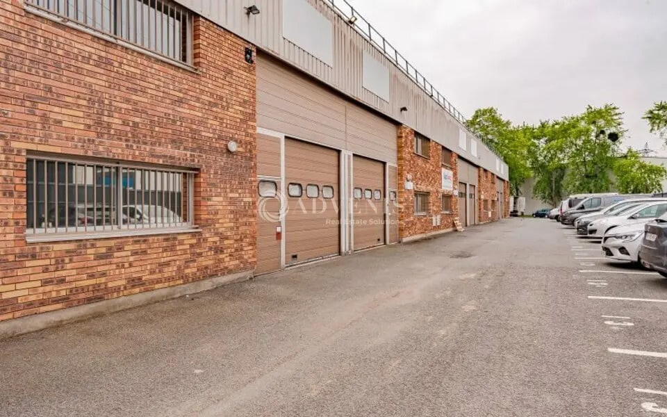 Flex in Lisses for lease Building Photo- Image 1 of 8