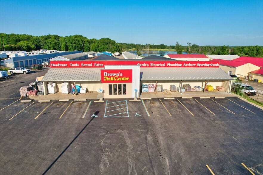 7281 S State Rd, Goodrich, MI à vendre - Photo du bâtiment - Image 1 de 40