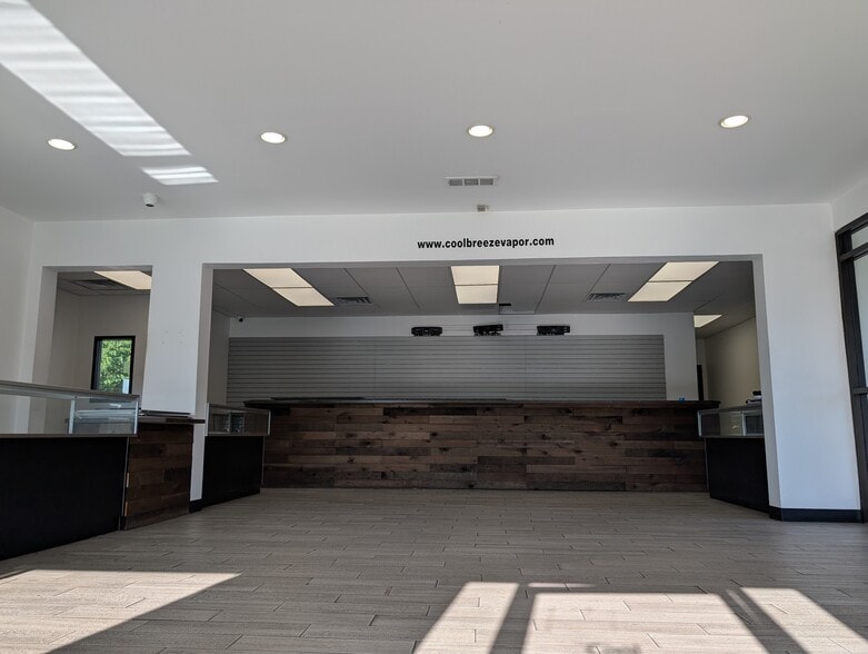 2615 Charlestown Rd, New Albany, IN for lease - Building Photo - Image 3 of 21