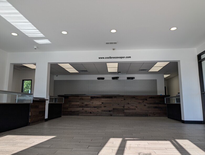 2615 Charlestown Rd, New Albany, IN à louer - Photo du bâtiment - Image 3 de 21