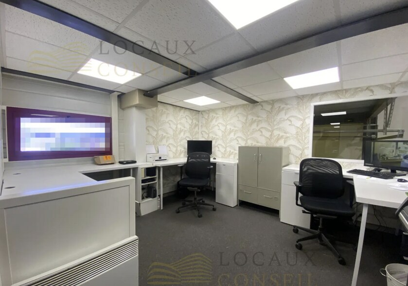 Flex in Saint-Ouen-l'Aumône for sale - Building Photo - Image 3 of 6