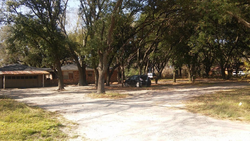 1746 N Sam Houston Pky W, Houston, TX à louer - Photo du bâtiment - Image 3 de 10