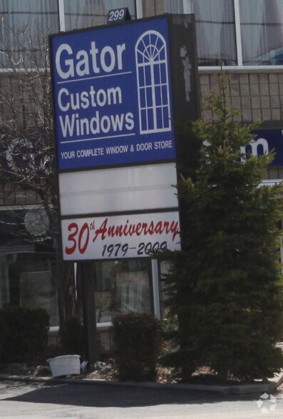 299 Danforth Rd, Toronto, ON à vendre - Photo du bâtiment - Image 3 de 14