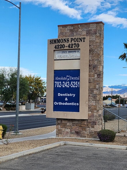 4250 Simmons St, North Las Vegas, NV à vendre - Photo du bâtiment - Image 3 de 24